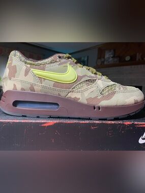 Nike Air Max - Olive/Yellow Nike Air Max 1'86 OG
Camo Light 🍋 Lemon 🍋 Twist.
11M